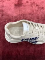 Sneaker Gucci beige di lusso, stile street con logo iconico e design moderno