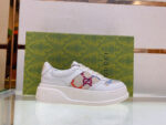 Sneaker Gucci moderna con dettagli patchwork, stile elegante e design esclusivo.