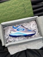 Sneaker di lusso con design moderno, confezione elegante e dettagli premium.