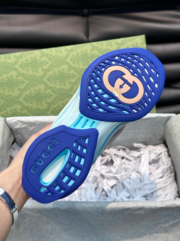 Sneaker di lusso moderna con logo interlock e design elegante, perfetta per fashion trend.