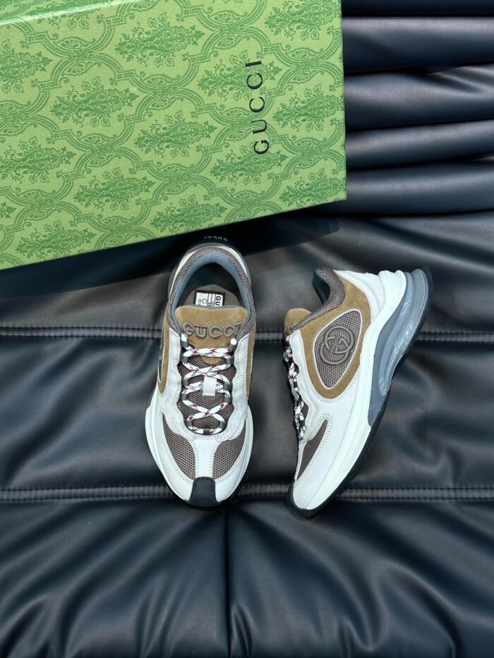 Sneaker di lusso in tonalità neutre con confezione elegante, stile contemporaneo e dettagli di alta moda.