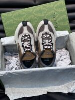 Sneakers Gucci di lusso con design moderno, confezione elegante e dettagli artigianali.