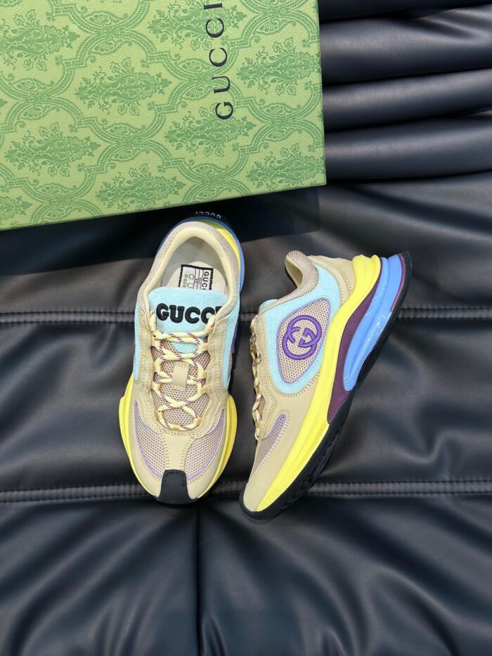 Sneakers Gucci colorate, design di lusso e packaging elegante per uno stile fashion e sofisticato.