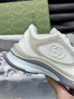 Scarpa sneaker di lusso con logo Double G, design moderno e dettagli raffinati.