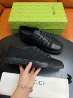 Sneaker Gucci di lusso con scatola elegante e dettagli raffinati per uno stile esclusivo.