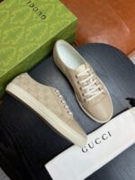 Sneaker di lusso monogram beige e bianco, comfort e stile elegante, con confezione premium inclusa.