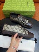 Sneakers Gucci di lusso con logo GG, confezione esclusiva e dettagli premium.