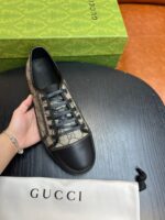 Sneaker Gucci monogramma beige e nero con dust bag e confezione lucida verde.