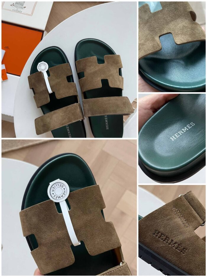 Sandali di lusso in suede marrone con logo circolare e suola verde scuro elegante.
