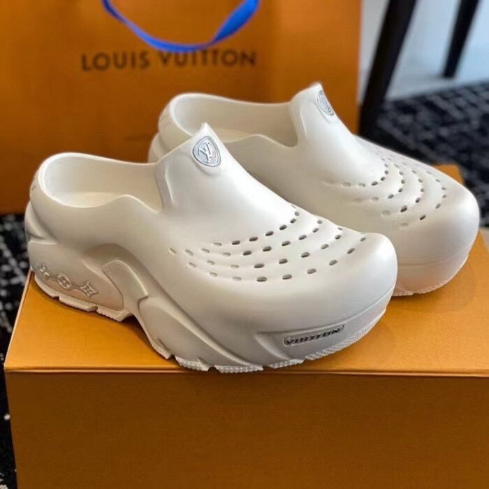Décolleté bianche di lusso Louis Vuitton con design moderno e dettagli esclusivi.