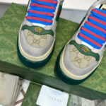 Sneaker Gucci di lusso con dettagli premium, lacci colorati e design sportivo elegante.