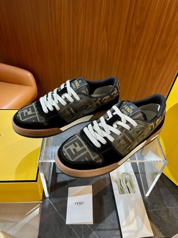 Sneaker Fendi di lusso in stile contemporaneo con dettagli premium e design distintivo.