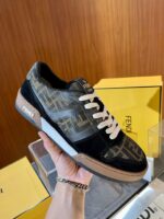 Sneaker Fendi di lusso con logo iconico e design moderno, stile streetwear elegante.