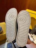 Suole di scarpe Fendi di lusso, design elegante e dettagli moderni per uno stile raffinato.
