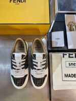Sneakers Fendi di lusso con logo iconico e dettagli eleganti, perfette per stile e comfort quotidiano.