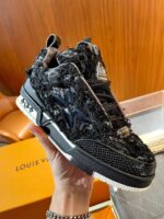 Sneaker di lusso Louis Vuitton con design audace e materiali unici, perfetta per stile e comfort.