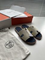 Sandali eleganti con packaging di lusso e dust bag, perfetti per uno stile sofisticato.
