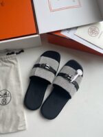 Sandali di lusso con dettaglio in argento e confezione premium di alta moda