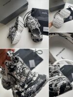 Sneakers Balenciaga artistiche con design astratto, bianco e nero, stile moderno e sofisticato.