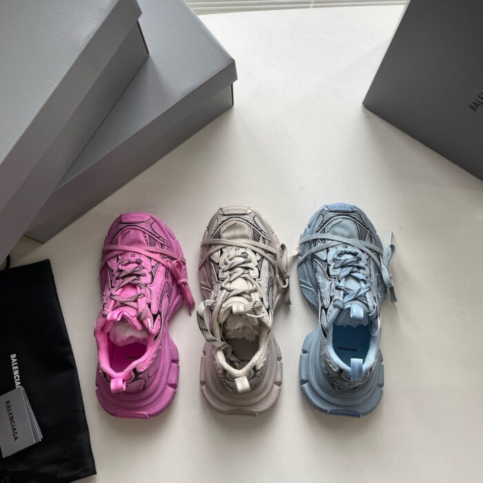 Sneakers colorate moderne, design unico, stile streetwear, collezione di scarpe di tendenza, alta qualità.