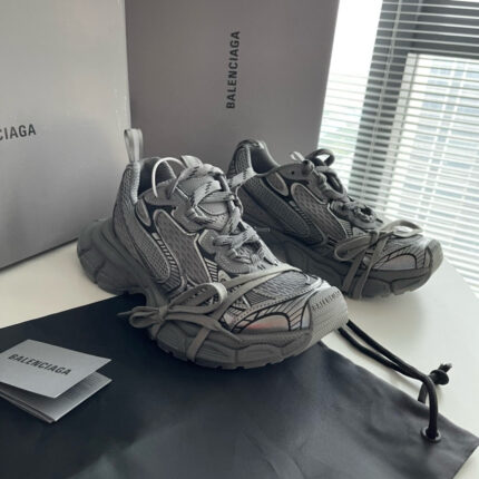 Sneakers di lusso moderne, design elegante, dettagli sofisticati, perfette per stile e comfort.