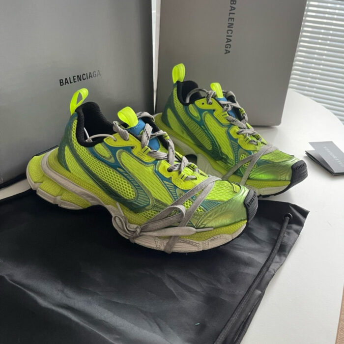 Sneaker Balenciaga lime green di lusso, stile sportivo e di tendenza.