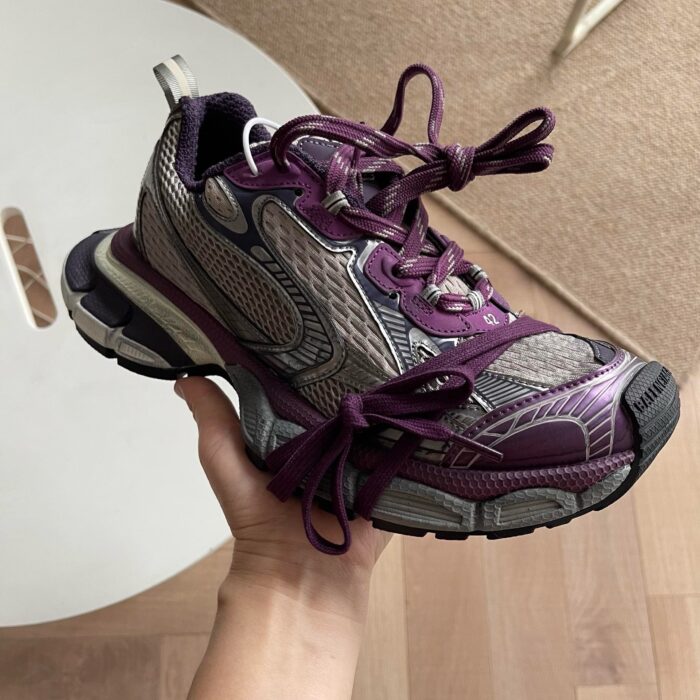 Scarpa atletica moderna: stile, comfort e prestazioni per il tuo allenamento quotidiano.