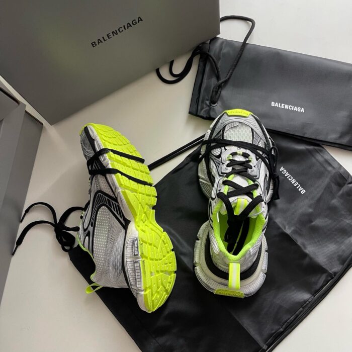 Sneakers Balenciaga silver e giallo fluorescente con dust bag di lusso.