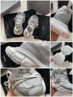 Sneakers bianche moderne con design trendy, suola robusta e dettagli eleganti per uso quotidiano