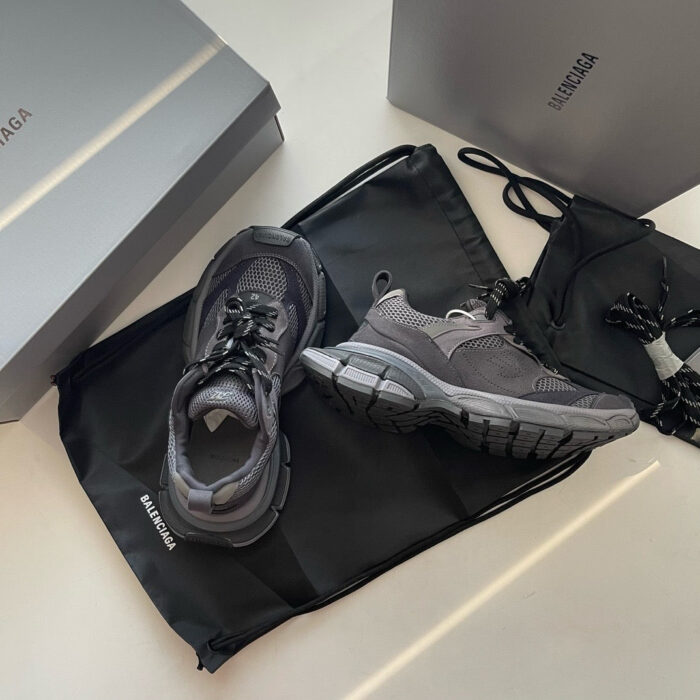 Scarpe sportive di lusso con borsa minimalista, stile moderno e design elegante.