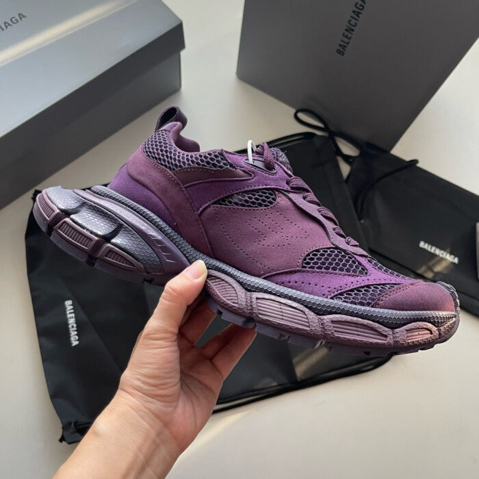 Sneaker da corsa di lusso viola con design moderno, comfort e stile elevato.