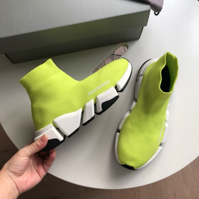 sneakers high-top verde lime con suola bianca e nera, stile moderno e confortevole
