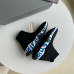 Sneakers Balenciaga sock blu e neri, design elegante e accattivante, perfette per stile moderno.
