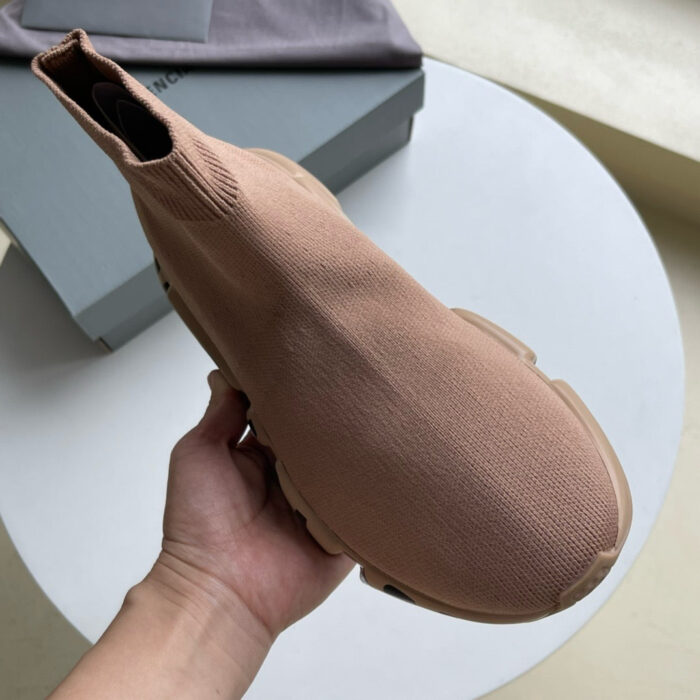 Scarpa donna sneaker moderna taupe con suola morbida e design elegante, ideale per tutto il giorno.
