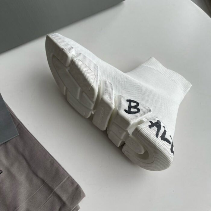 Sneaker bianca di lusso con logo BAL in stile minimalista e design moderno.