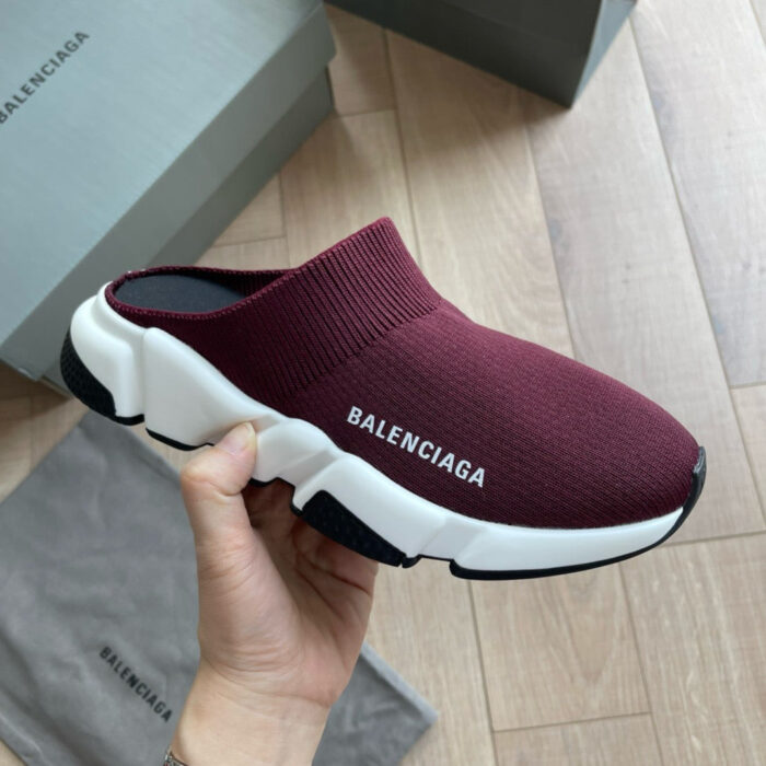 Sneaker slip-on Balenciaga burgundy con sole bianco, stile moderno e brand di lusso.