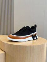 Sneaker moderna nero e marrone con suola bianca e design minimalista, perfetta per stile e comfort.