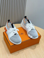 Scarpe da ginnastica moderne su scatola arancione di design, stile trendy e elegante.