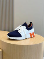 Sneaker sportiva moderna con dettagli arancioni, creata per stile e comfort quotidiano.
