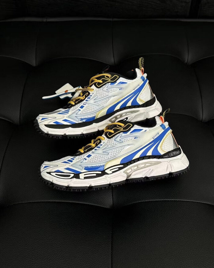 Scarpe sportive bianche blu giallo, comfort, stile moderno, adatte a corsa e allenamenti.