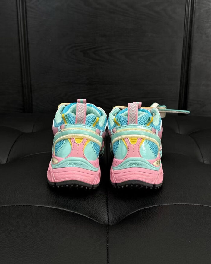 Sneakers colorate e alla moda per uno stile giovane e casual.