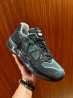 Sneaker moderna in charcoal e teal con suola con air cushion, stile elegante e sportivo.