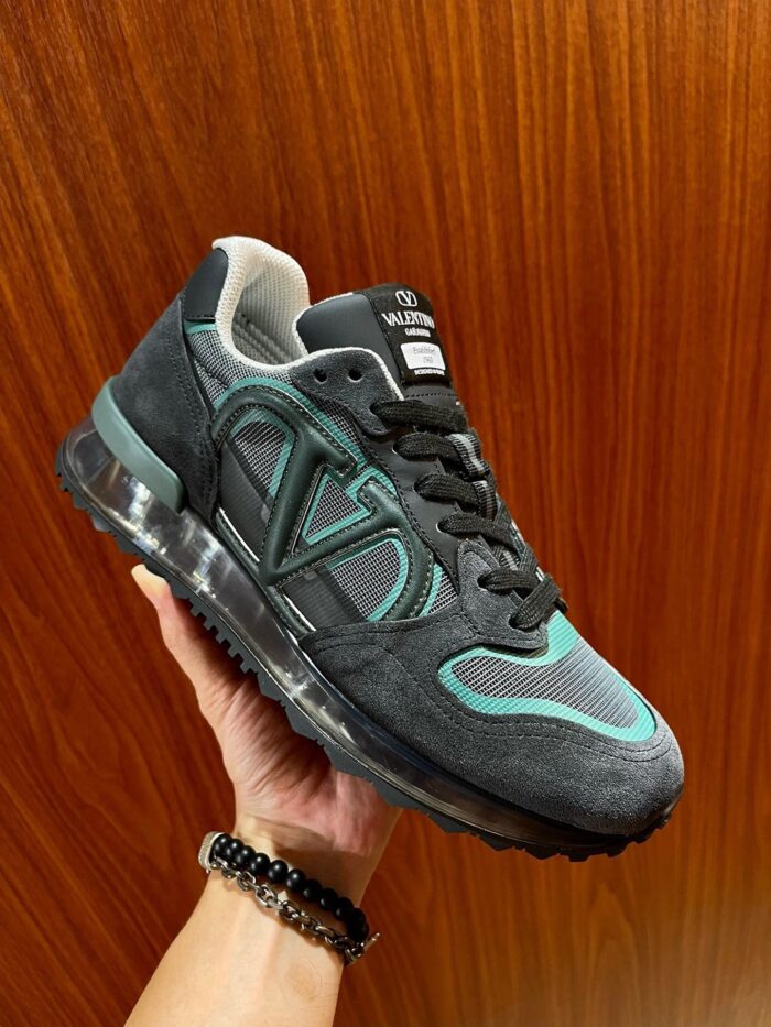 Sneaker moderna in charcoal e teal con suola con air cushion, stile elegante e sportivo.