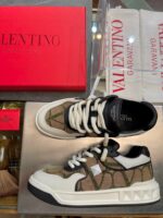 Sneakers di lusso Valentino Garavani con design moderno e dettagli raffinati.