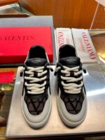Sneakers Valentino di lusso con design moderno, stile urbano e dettagli eleganti.