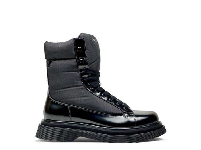 Stivale trendy in pelle e tessuto con suola antiscivolo robusta e dettagli eleganti.
