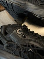 Scarpe sportive nere moderne in sintetico, con suola antiscivolo e design elegante per ogni occasione.