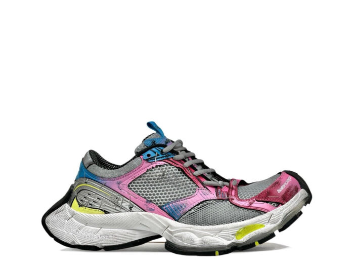 Sneaker moderna con dettagli colorati, design sportivo e comfort elevato per attività attive.