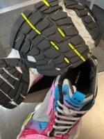 Scarpe sportive colorate con suola antiscivolo per stile, comfort e trend attuali.