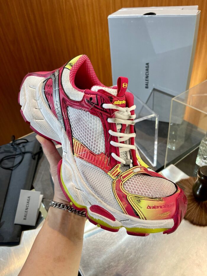 Sneaker colorata di lusso, design moderno e vibrante, perfetta per streetwear e stile urbano.